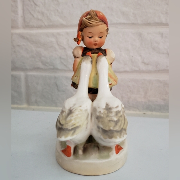 Hummel Goebel, Goose Girl - Picture 3 of 8